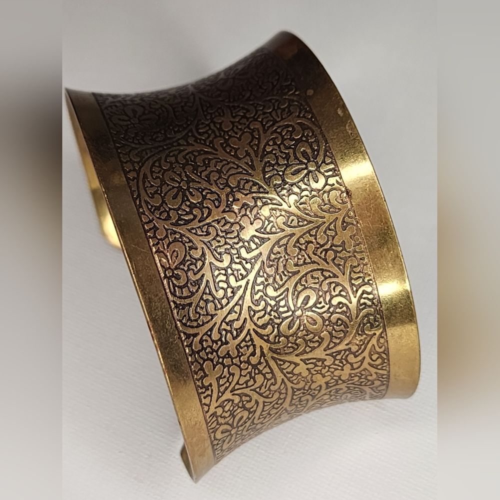 Vintage brass bracelet cuff - Picture 2 of 5